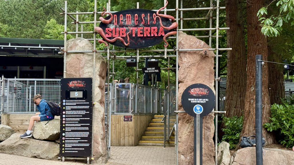 Entrance for the Nemesis Sub-Terra attraction with a five-minute wait time. 