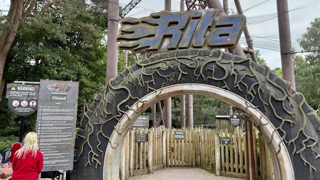 Entrance to the Rita ride. The electronic display next to it reads "Closed".